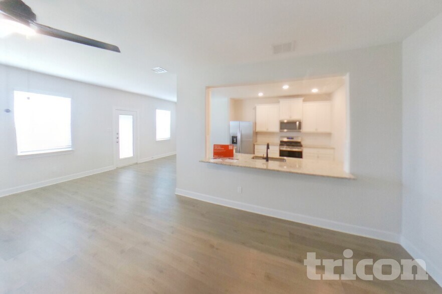 Building Photo - 1209 Bullock Dr