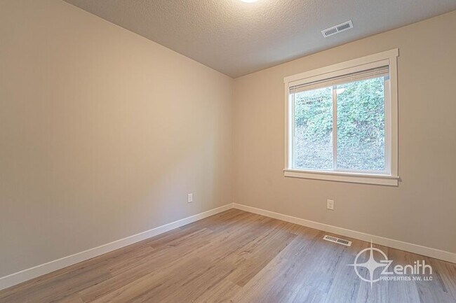 Building Photo - 4916 NE 2nd Ct