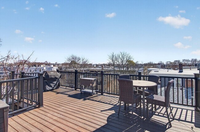 Building Photo - 15 W Bellflower St