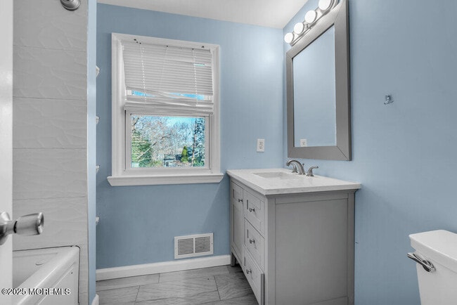 Building Photo - 260 Howard Ave