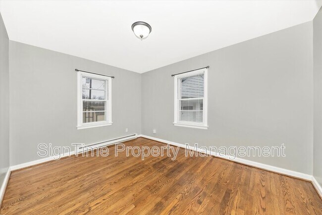 Building Photo - 11025 Rosewood Dr