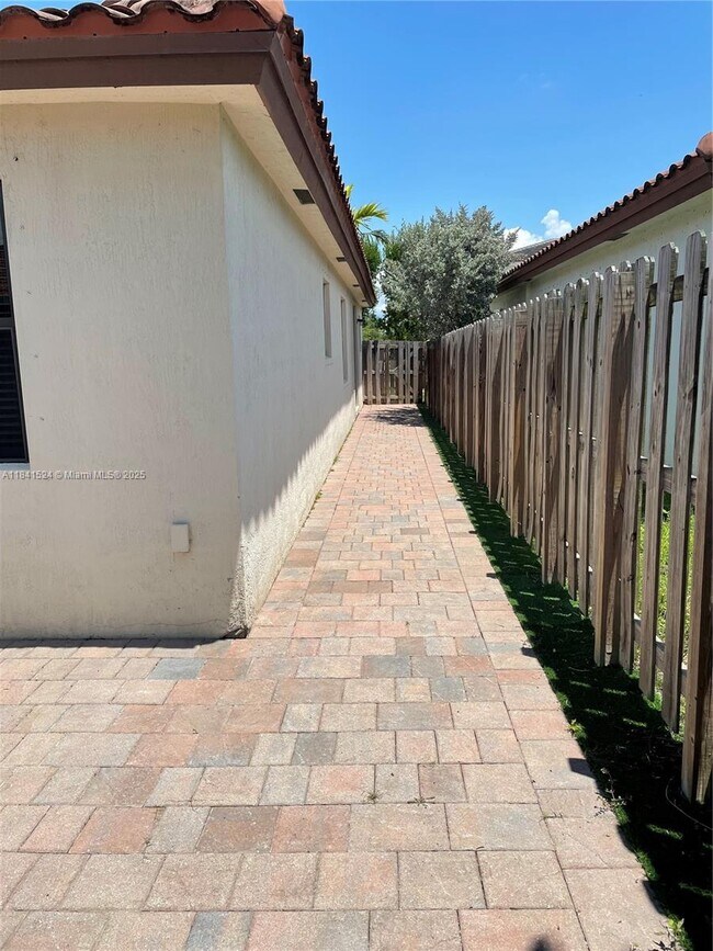 Building Photo - 15340 SW 176th Ln