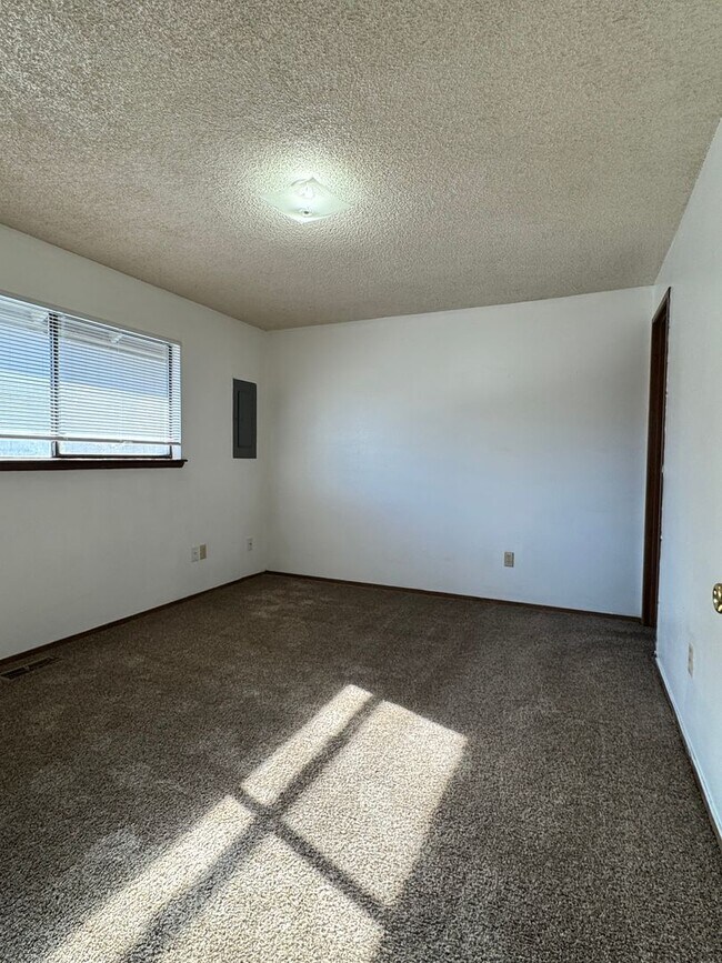 Building Photo - W801