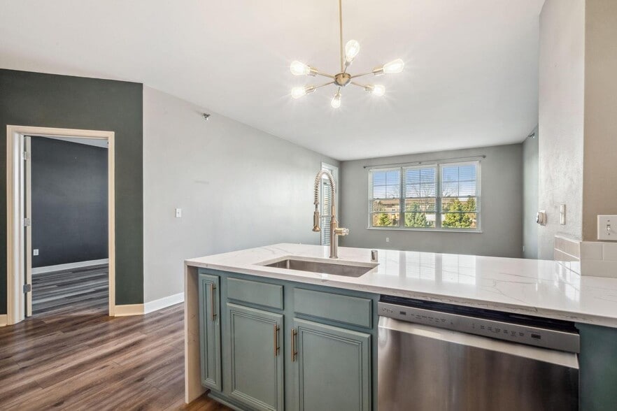 Building Photo - 4110 S Lake Dr