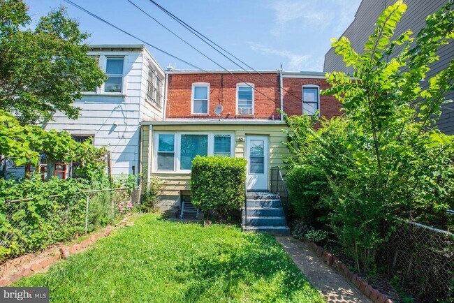 Building Photo - 1839 A St SE