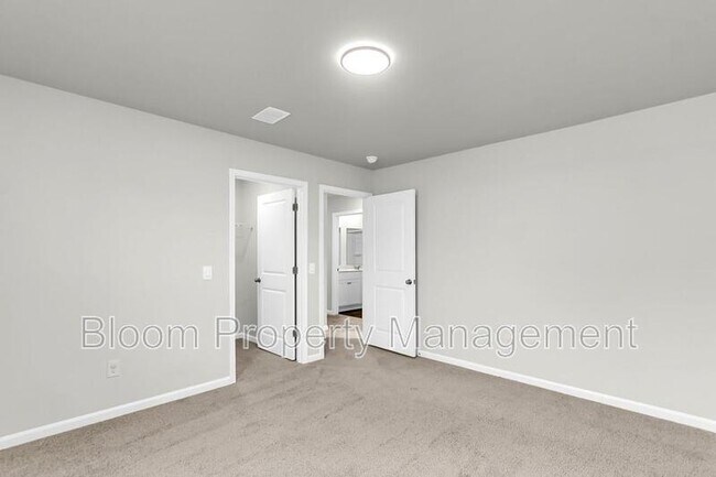 Building Photo - 205 Maple Hl Dr