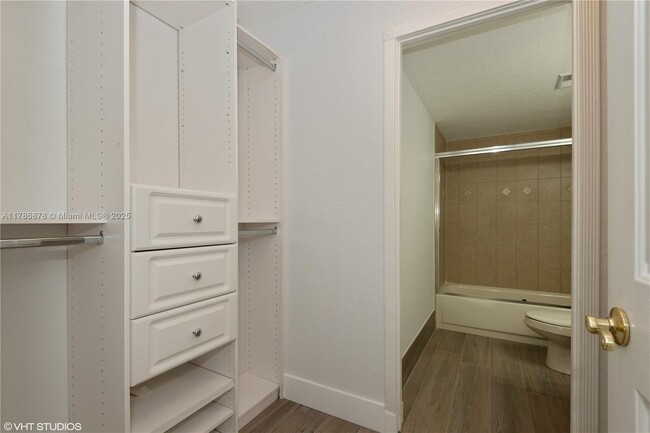 Building Photo - 1515 E Broward Blvd