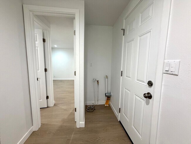 Building Photo - Charming 2 bed 2 bath home in Simi Valley!