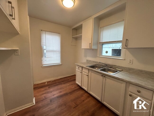 Building Photo - 3 Bed 1 Bath Eastside Home Available - Near St John Moross!