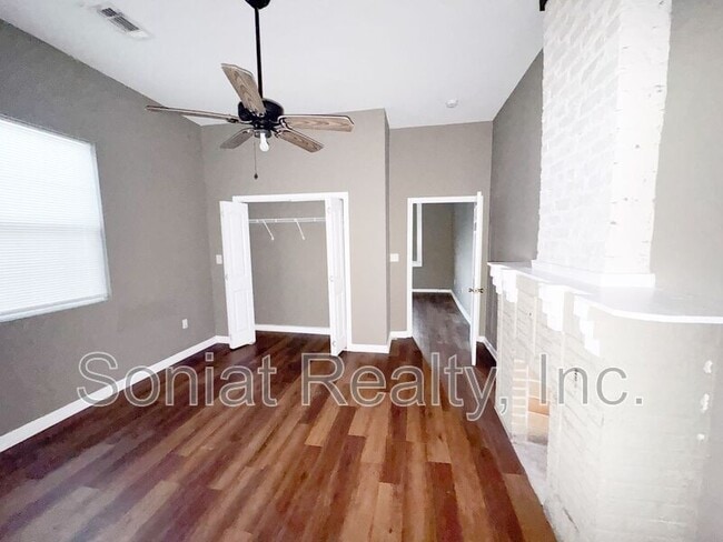 Building Photo - 2433 St Anthony St