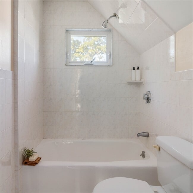 Building Photo - 87 College Ave