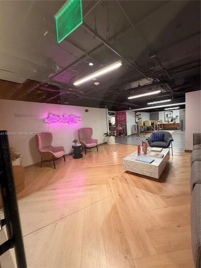 Building Photo - 1500 Bay Rd