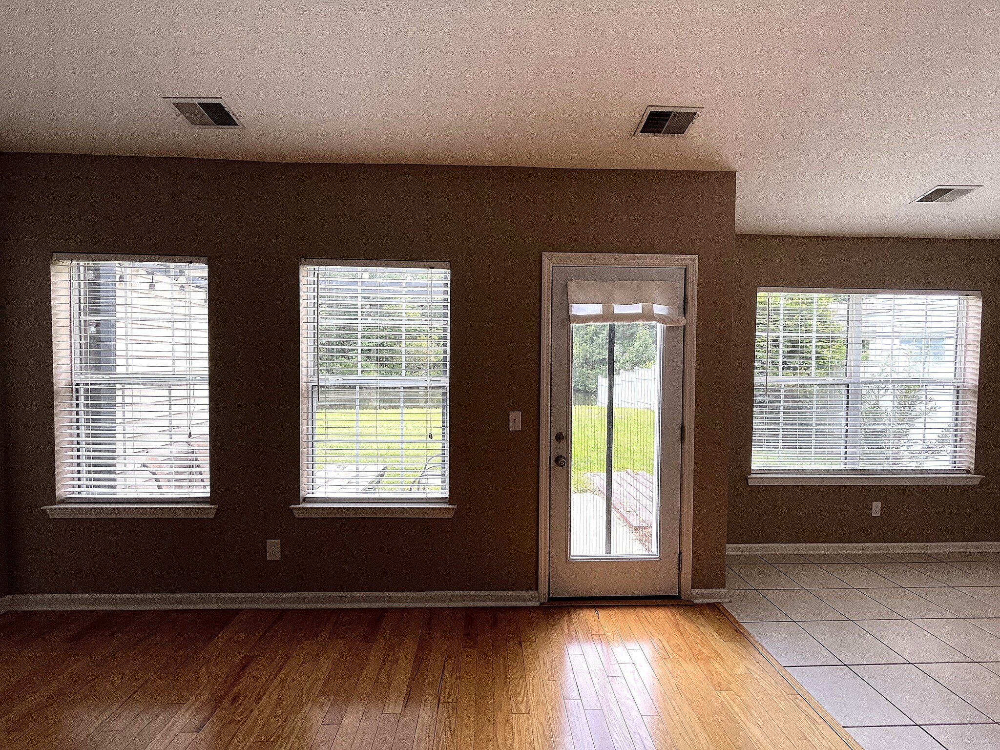 Building Photo - 485 Live Oak Walk