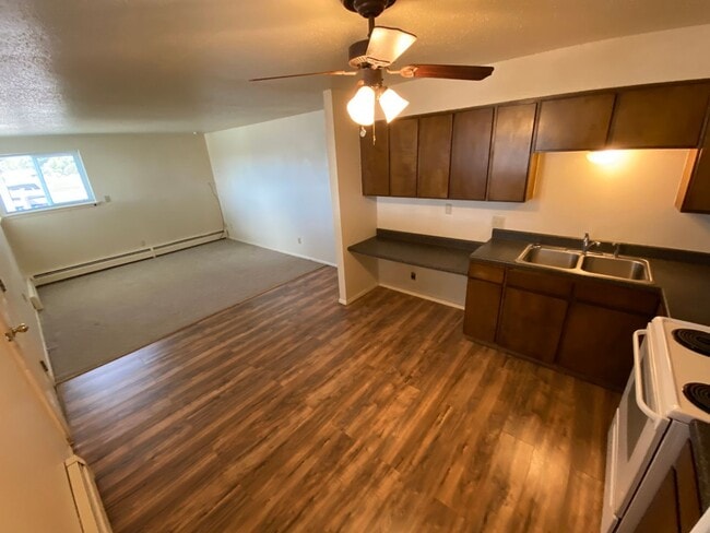 Building Photo - Downstairs Two Bedroom Apt in Bayfield