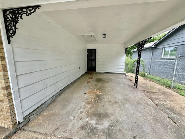 Building Photo - 3383 Seaforth Dr