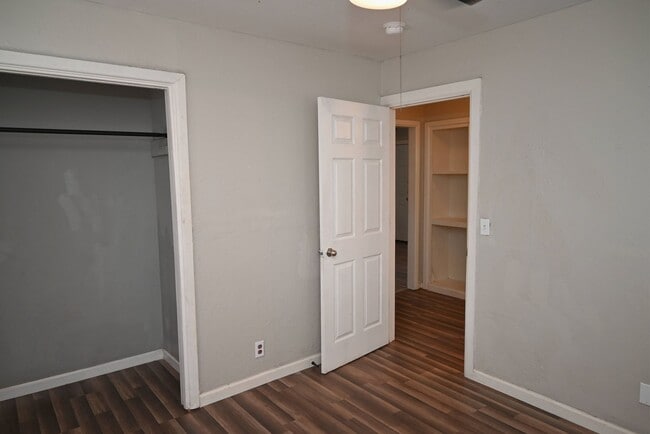 Building Photo - 600 E 1st St