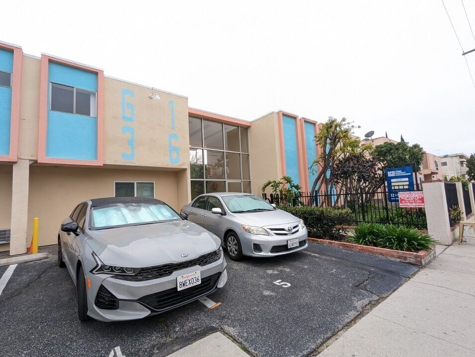 Building Photo - 6136 Fulton Ave