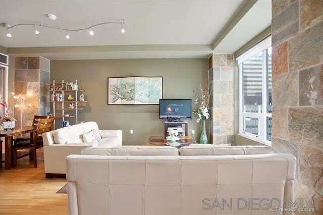 Building Photo - 350 W Ash St