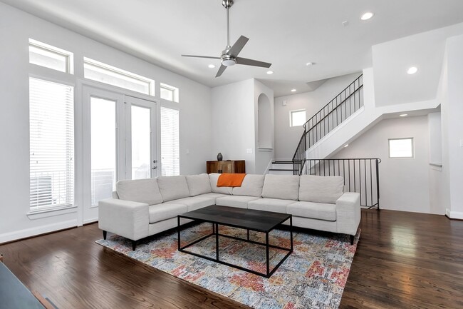 Building Photo - 1221 Bonner St