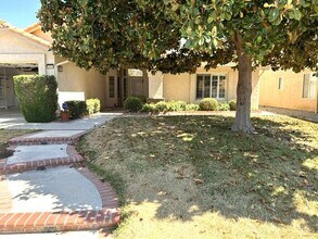 Building Photo - 2800 Banyan Tree Ln
