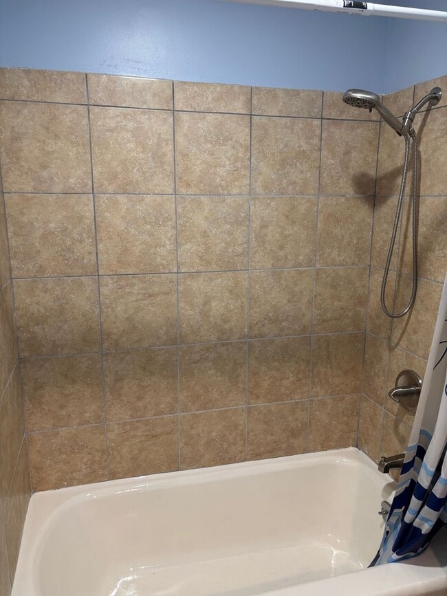 Building Photo - 2 BED 1 BATH HOME