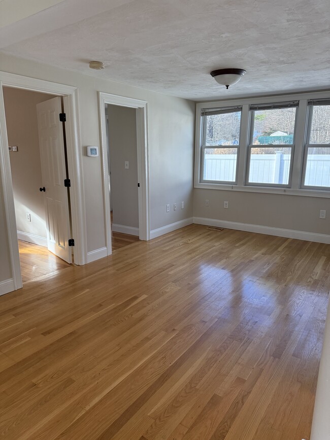 Building Photo - 13 Wards Ln