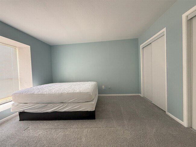 Building Photo - 8523 Hearth Dr