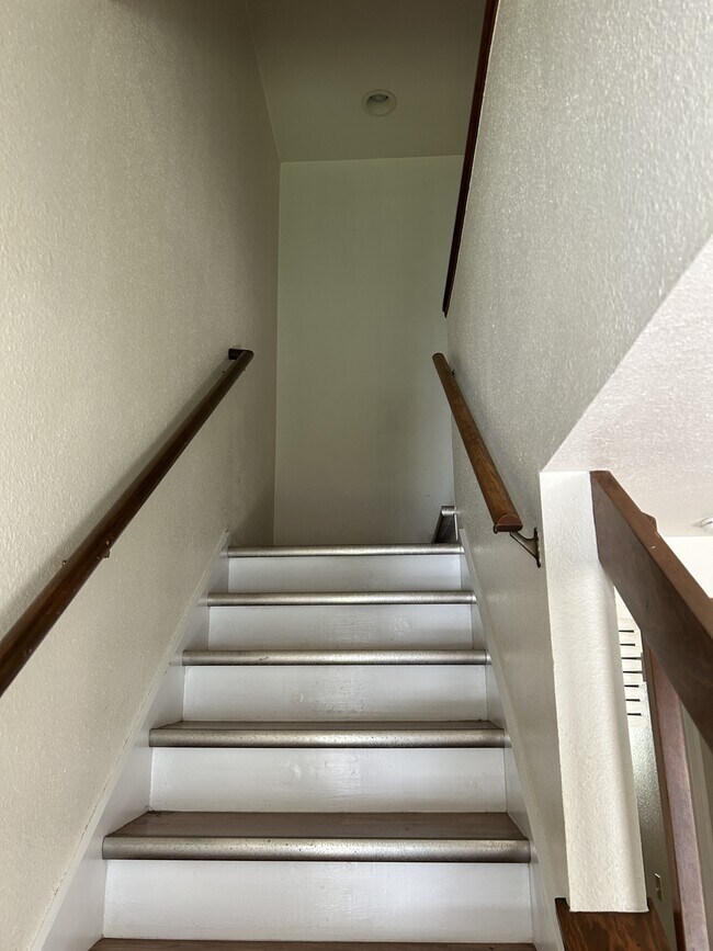 Building Photo - 3500 Rolling Green Dr