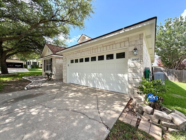 Building Photo - 14900 Doria Dr