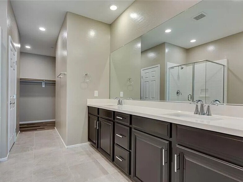 Building Photo - 8466 Classique Ave