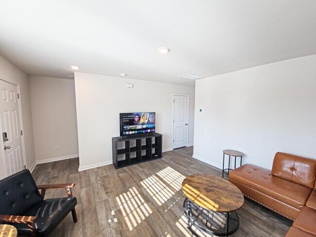 Building Photo - 4129F Laurel Rdg Dr