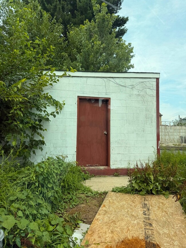 Building Photo - 21 Wainwright Ave