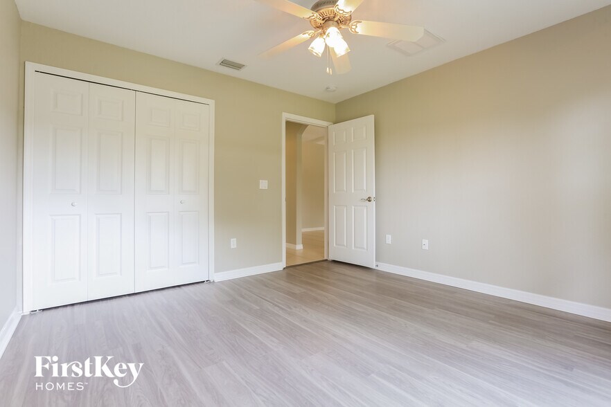 Building Photo - 2463 Alesio Ave