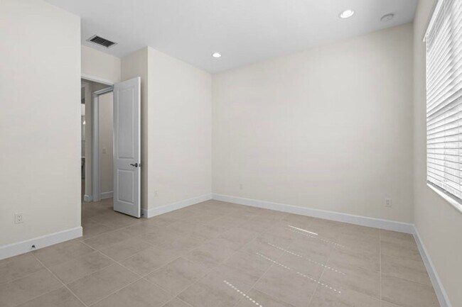 Building Photo - 14184 Lacebark Ln