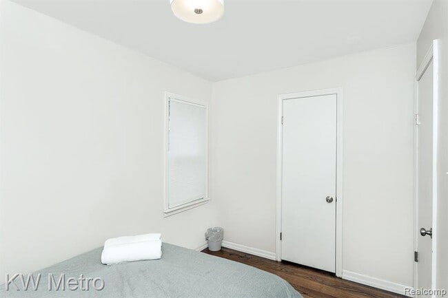Building Photo - 3340 Edgeworth St