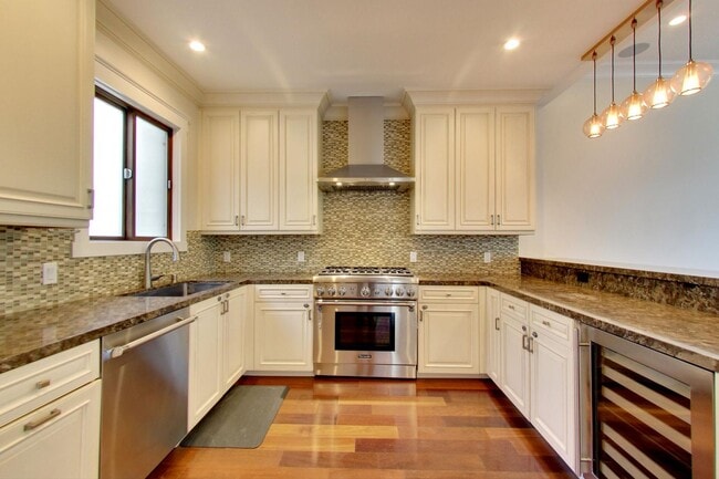 Building Photo - 2045 Hyde St