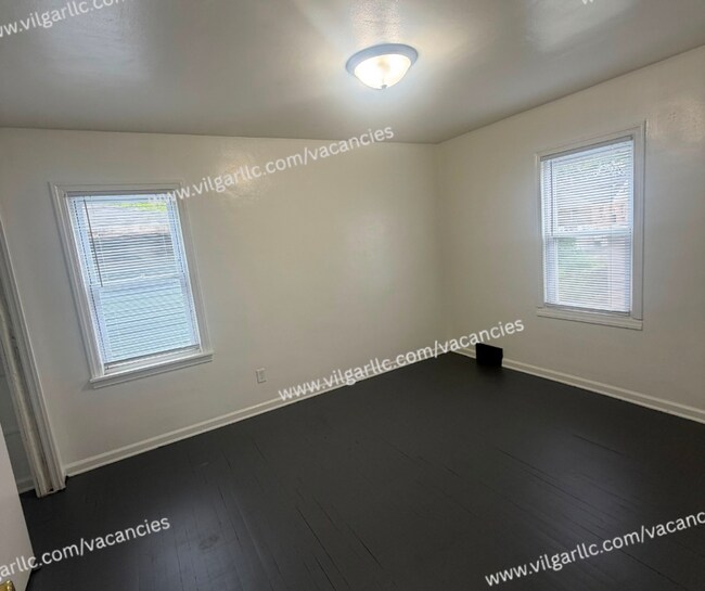 Building Photo - For Rent - 3 Bedroom, 1 Bathroom Home