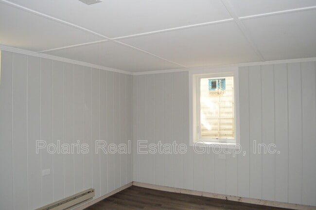 Building Photo - 6057 Rosslyn Ave