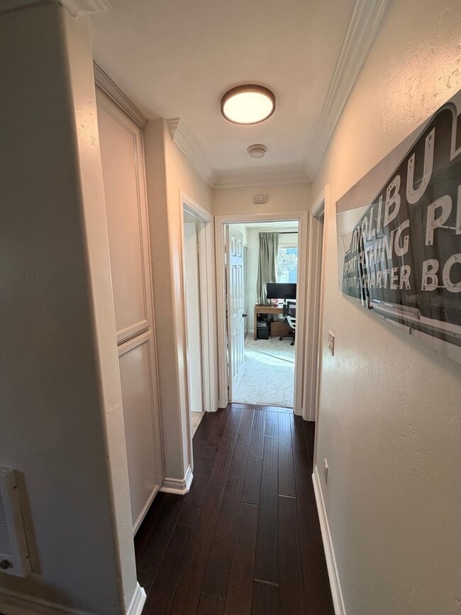 Building Photo - Beautifully Updated 2 bd 2 ba Crown Point Condo