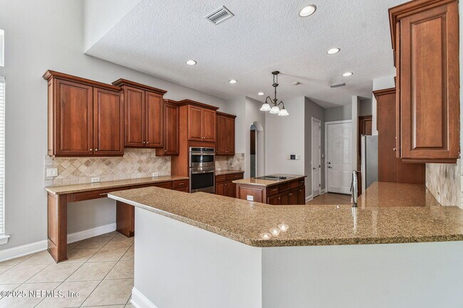 Building Photo - 263 Stonewell Dr