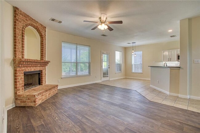 Building Photo - 1107 Middle Brook Dr