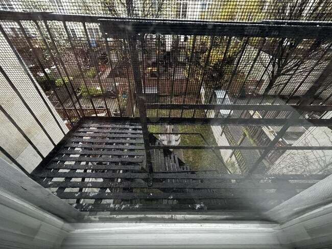 Building Photo - 63 Madison St