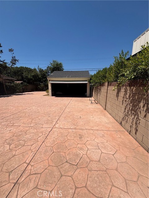 Building Photo - 5071 Enfield Ave
