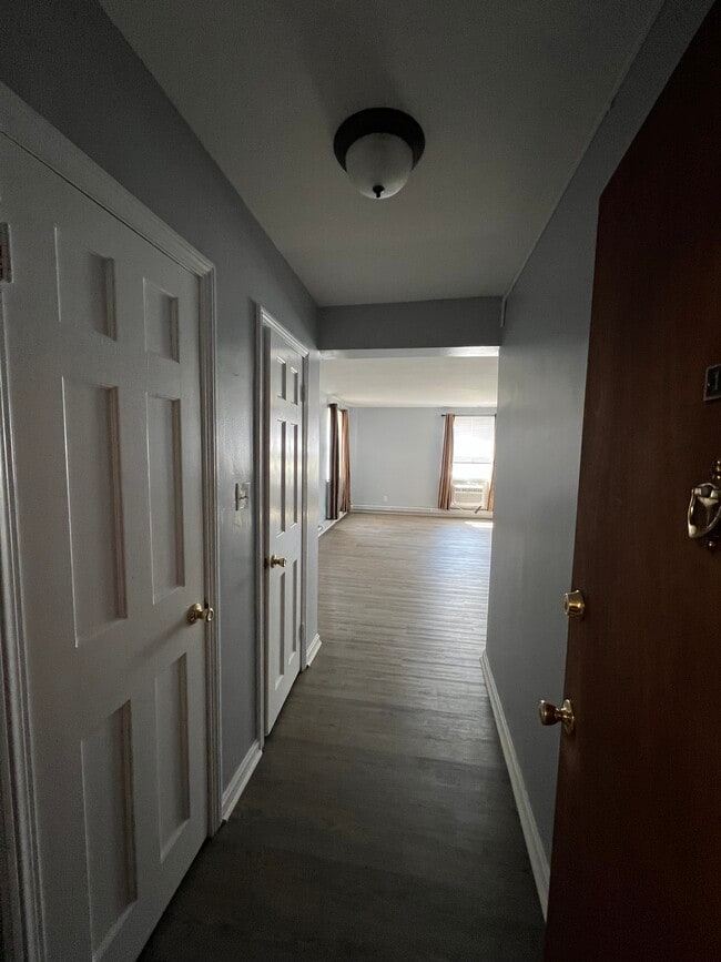 Building Photo - 13765 Cedar Rd