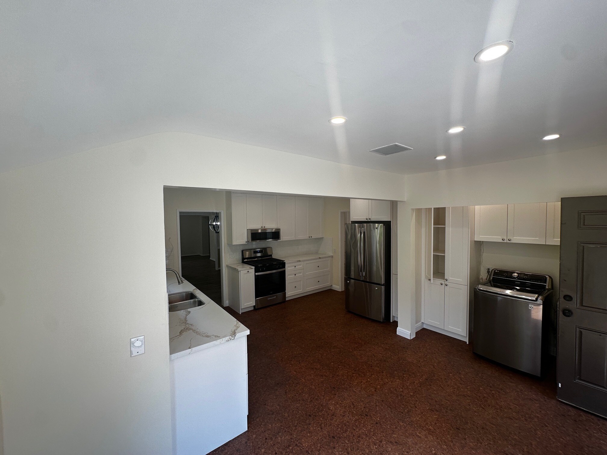Building Photo - 2151 N Altadena Dr