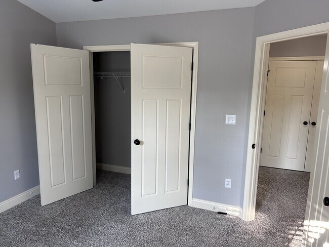 Building Photo - 3 Bedroom, 2 1/2 Bathroom Farmington Charm in Forest, VA! Gym and field house included.