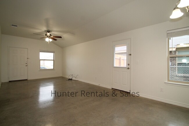 Building Photo - North Killeen 3-Bed Duplex with Modern Tou...