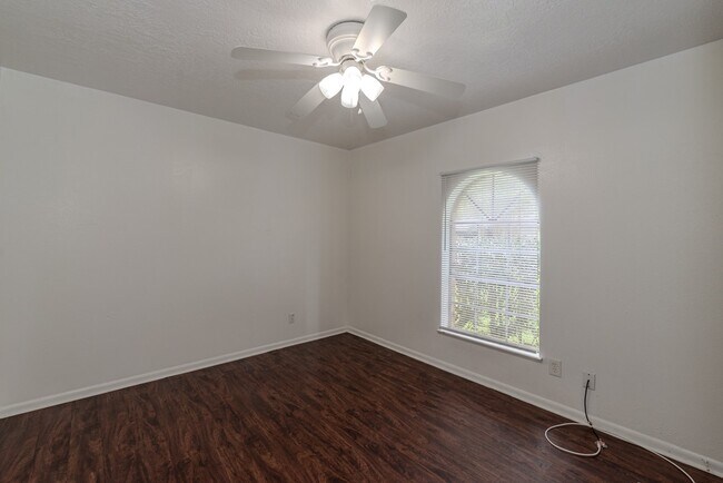 Building Photo - 450 Norvell St
