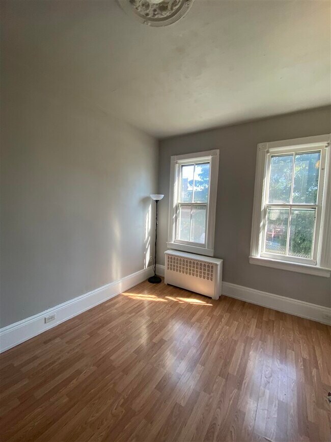Building Photo - 404 67th St