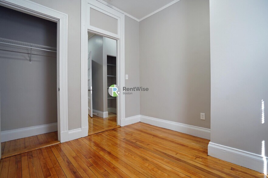 Building Photo - 72 Gardner St